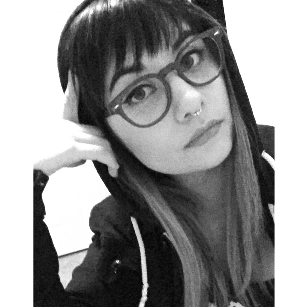 Meet your Posher, Dahlia